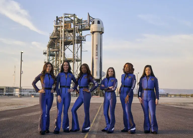 Blue Origin Launch: The NS-31 crew prior to their flight. Left to right: Lauren Sánchez, Katy Perry, Aisha Bowe, Kerianne Flynn, Gayle King, Amanda Nguyễn. (April 14, 2025).